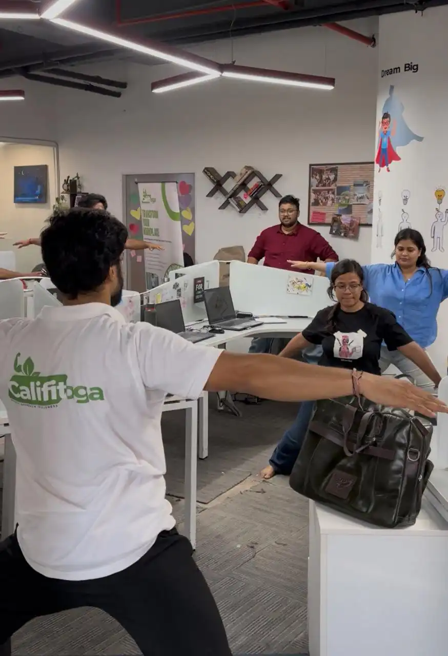 Coach guiding Nomadzz employee through movement